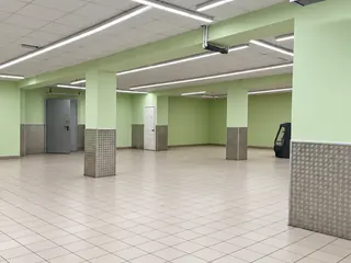 Пустое мятно-зелёное помещение