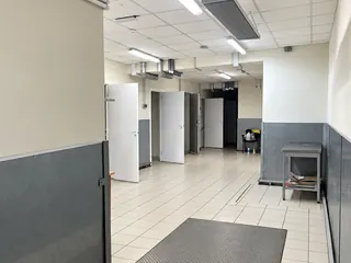 Коридор с коммуникациями